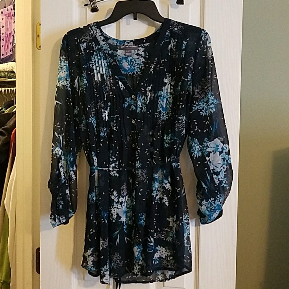 A pea in the pod maternity top